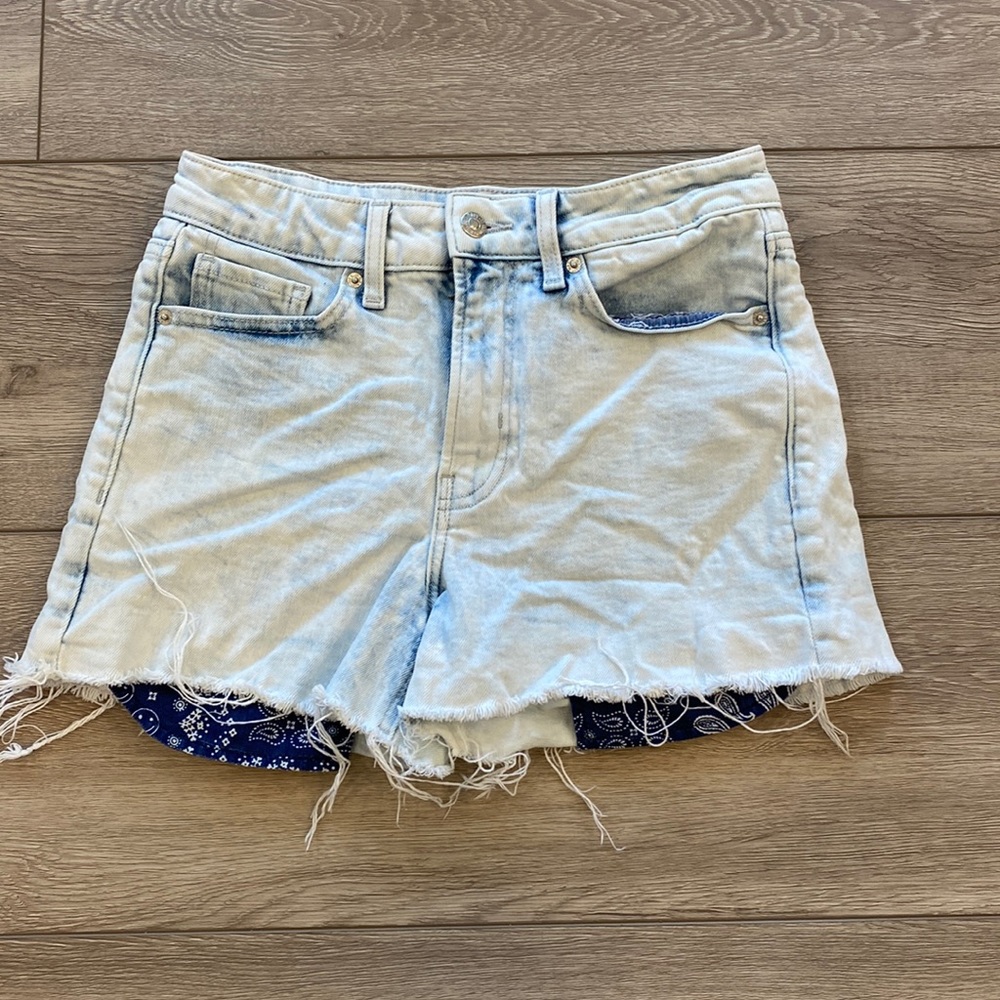 OLD NAVY LIGHT WASH HIGH RISE SHORTS SIZE 4